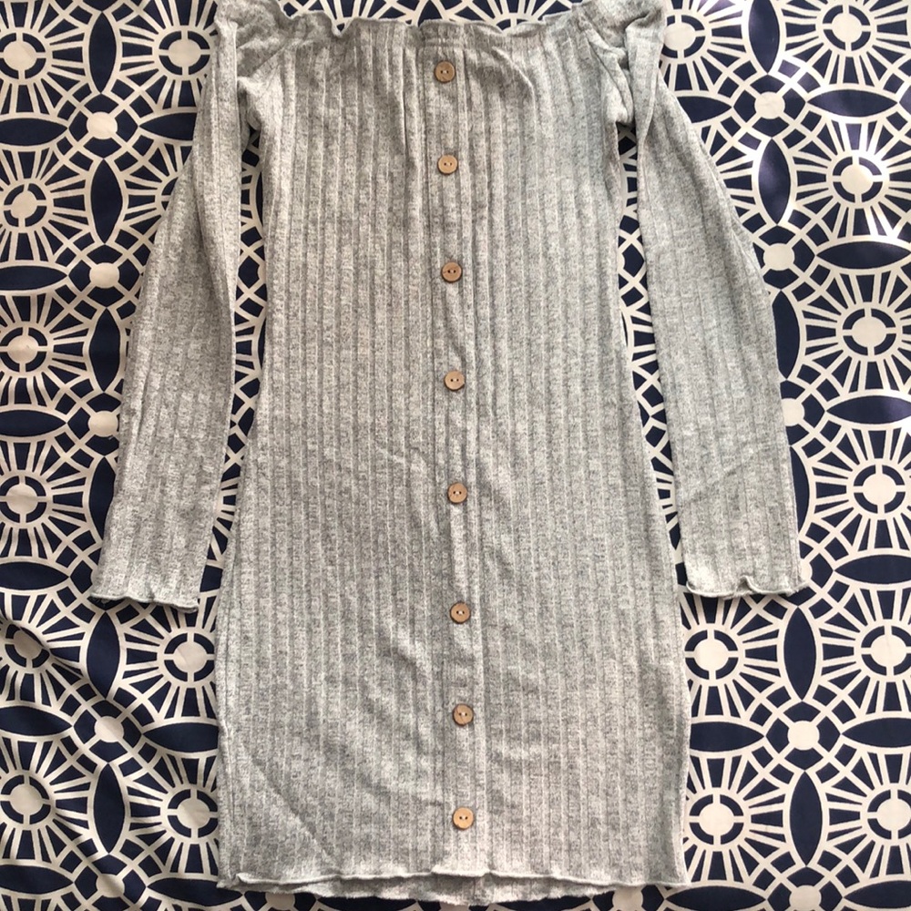GRAY-BUTTONED BODYCON DRESS!